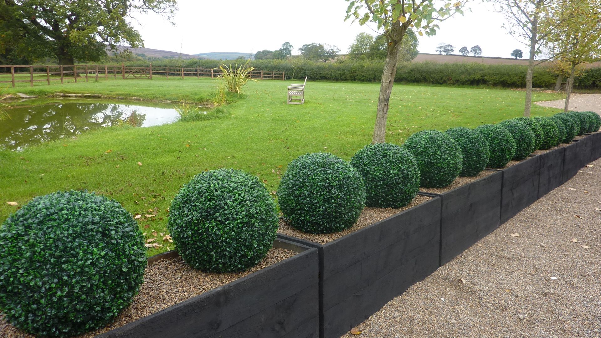 What is Ball Topiary Style?